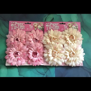 Petaloo‎ Party Tie Ons 2 packs of 4 flowers each